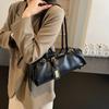 Retro underarm bag women's autumn and winter new trendy bowling handheld shoulder bag large-capacity commuter bag