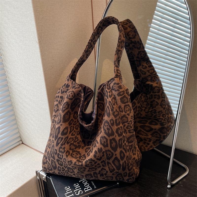 Large Capacity Leopard Print Bag Women's Fashion Versatile Shoulder Bag Retro Casual Commuter Tote Bag