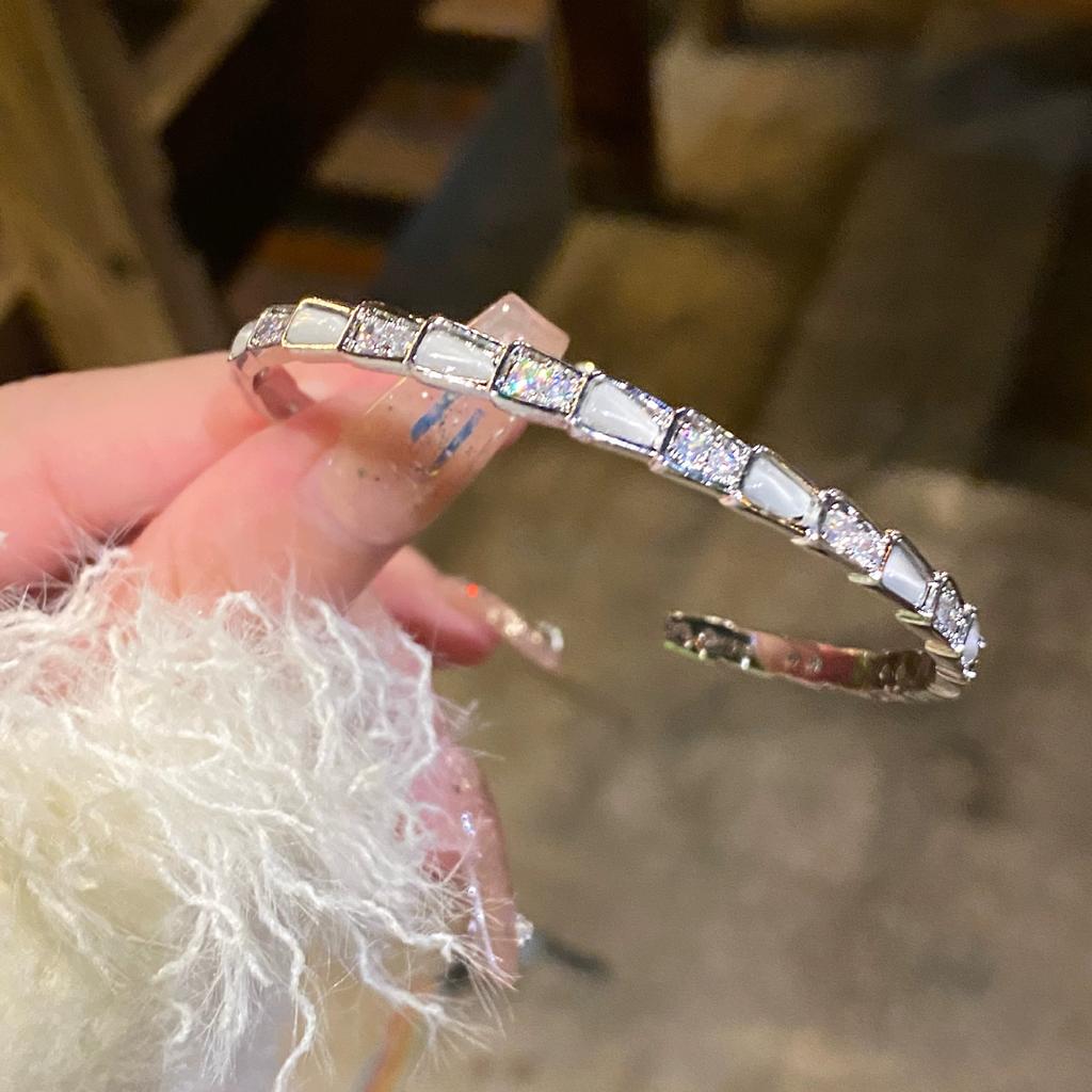 Geister-Schlangenknochen-Armband, Armband mit Glitzer-Strassstein-Textur, verstellbares Zirkon-Leichtluxus-Armband