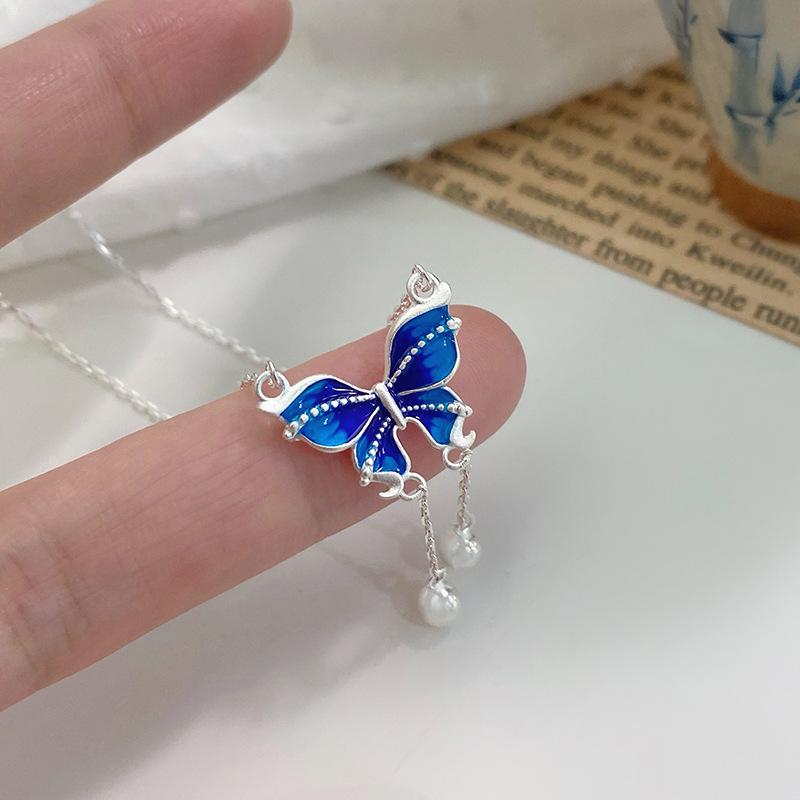 

Ожерелье «Бабочка» — свежее, милое, симпатичное и высококачественное с чувством дизайна. Он универсален и многофункционален с цепочкой на ключицу