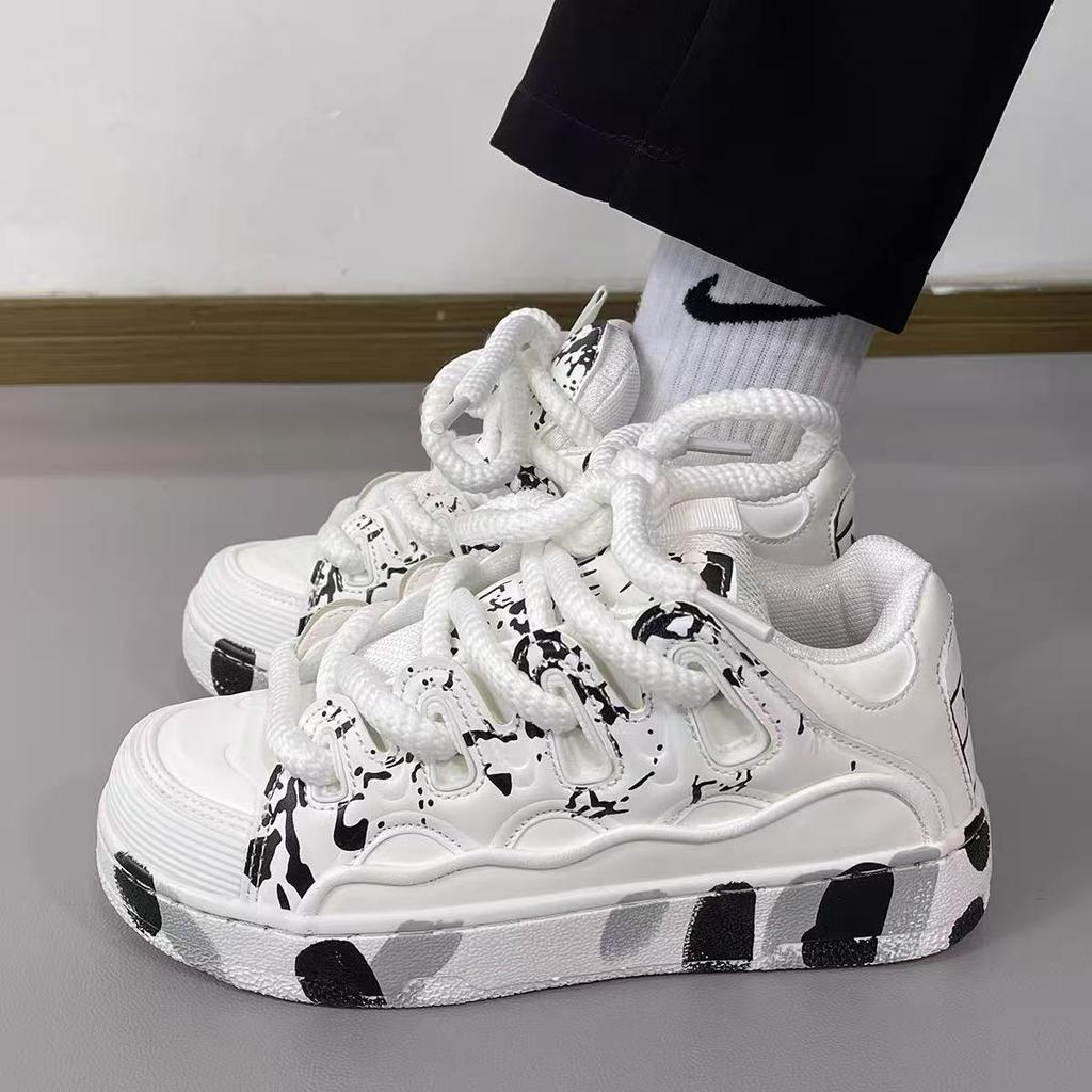Ins Winter Graffiti Street Shot Flat Non-slip Board Shoes Niche Light Student Casual Sports Shoes Single Shoes