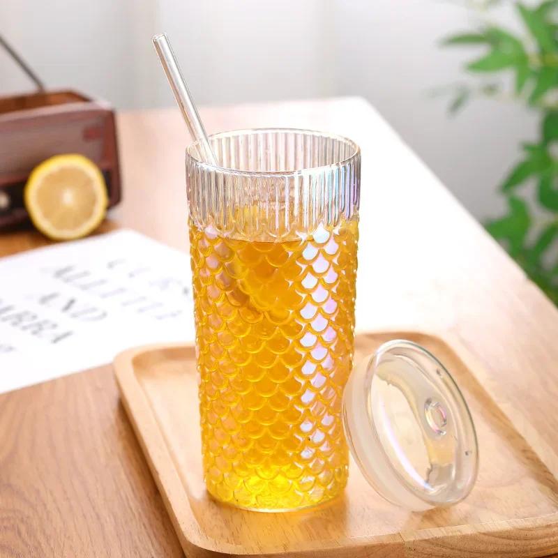 Bouteilles d'eau en verre à rayures motif écailles de poisson avec couvercle et paille Verres à boire transparents Tasses à café de haut niveau d'apparence
