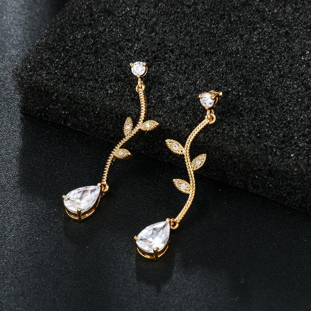 Simple Long Copper Inlaid Zircon Earrings Leaf Stud Earrings Personality Chic Earrings Temperament Elegant Women's Earrings Decoration