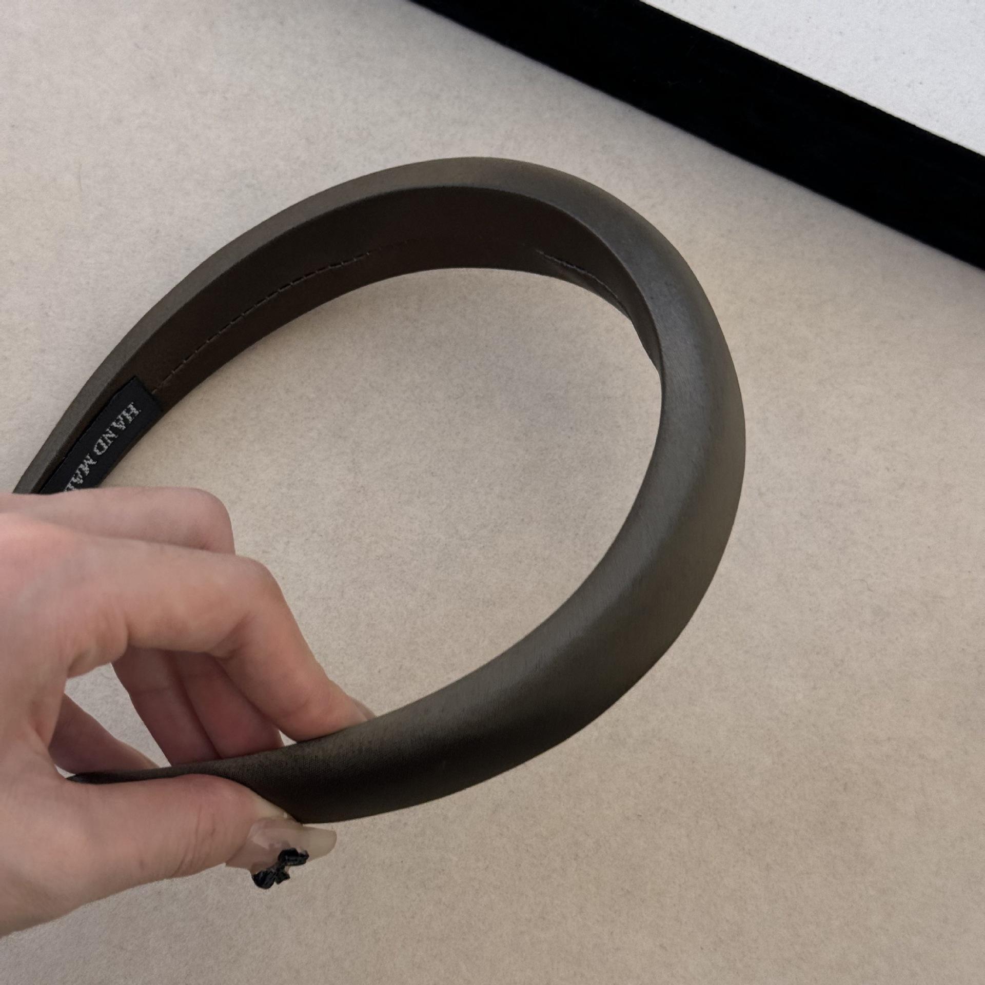 

Корейский ретро-набор из глянцевых колец для волос и шарфа: Стильный квадратный дизайн