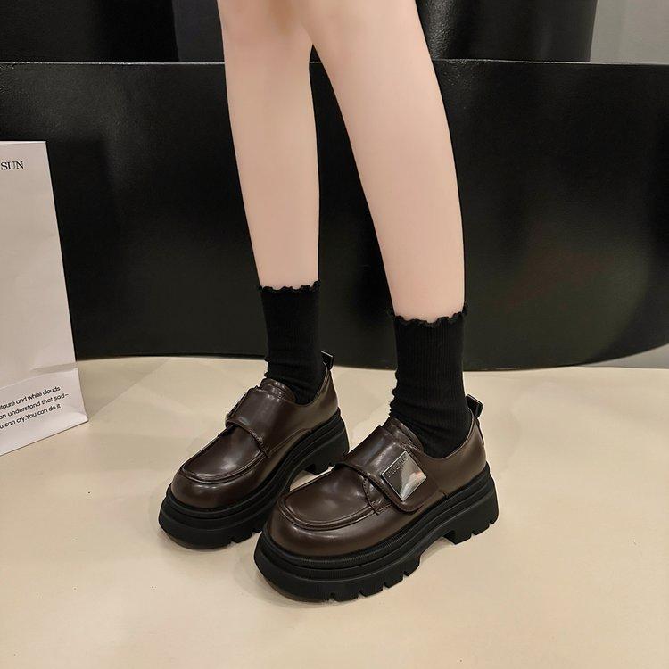 

Платформа маленькие кожаные женские туфли осень и зима новый дизайн на липучке модные универсальные одинарные туфли 40 коричневый