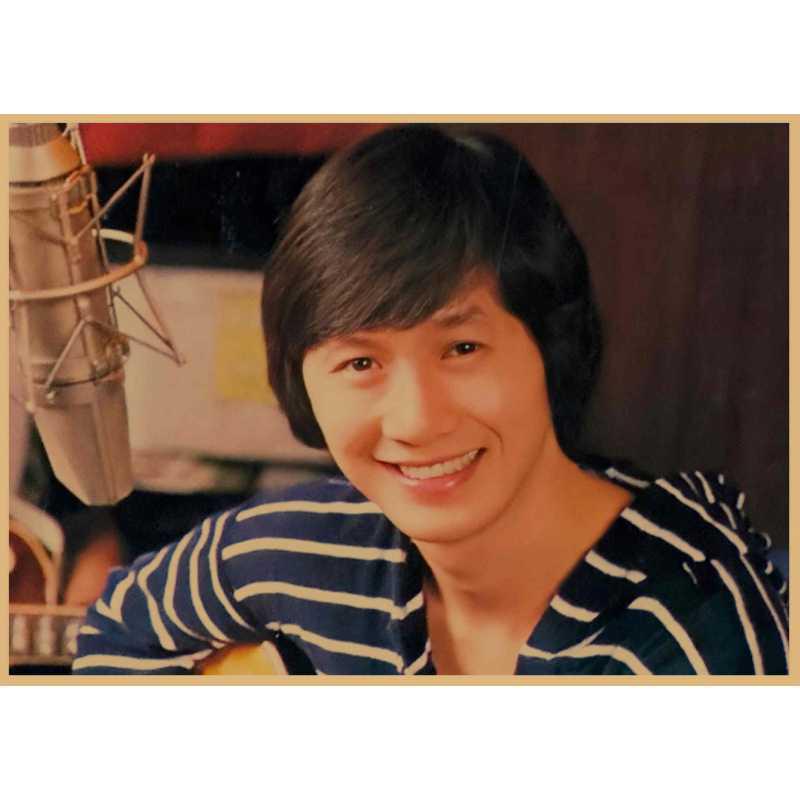 

80s Hong Kong Classic Singer Sam Hui Nostalgic Photo Poster - Decorative Wall Art Yellow Kraft Paper (No Glue) 30X42 cm