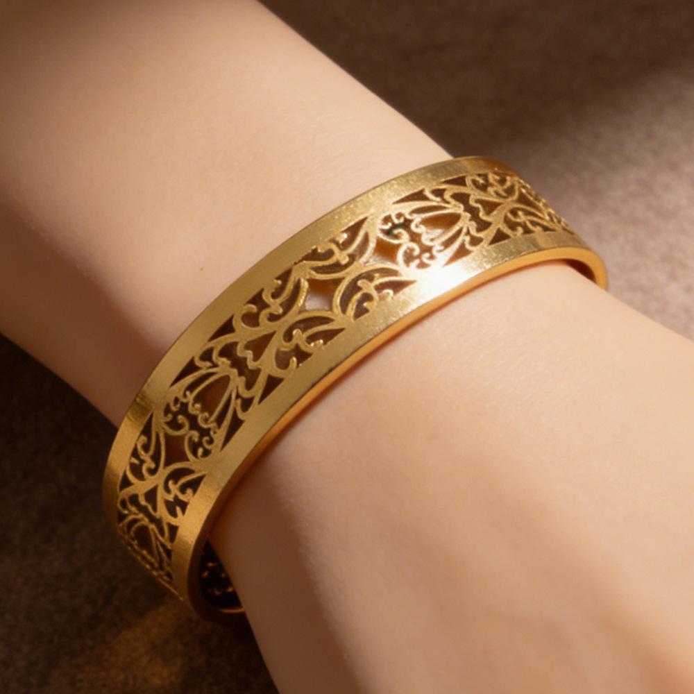 Flower Titanium Steel Bracelet Simple Design Hollow Petals Elegant Bracelet