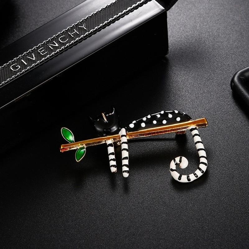 SKEDS Women Men Fashion Creative Exquisite Cute Cat Crystal Pin Lovely Kitten Rhinestone Delicate Kitten Enamel Brooch Badges