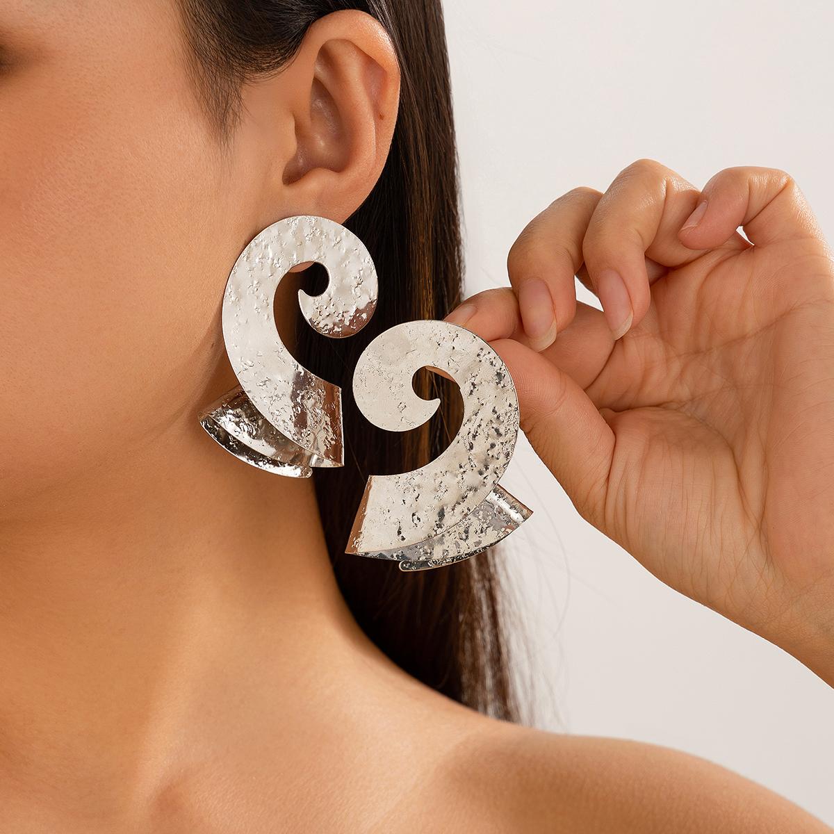 

Ingemark Exaggerated Irregular Wave Snake Shape Stud Earring for Women Fashion Statement Punk Piercing Earring Jewelry Steampunk