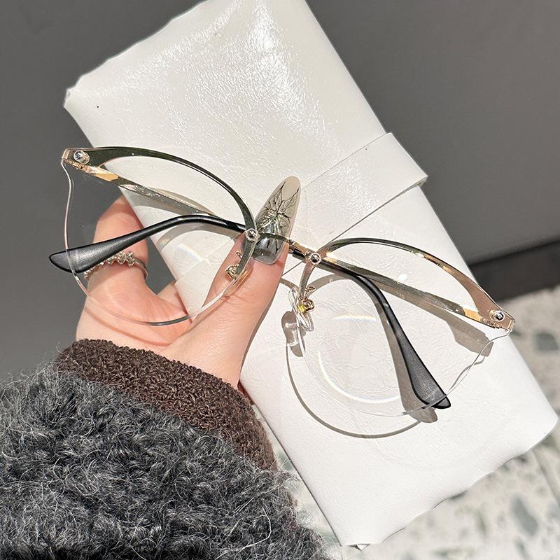 Trendy Metal Oval Sun Glasses Shades for Men And Women Retro Punk Fashion Cat's Eye Sunglasses UV400