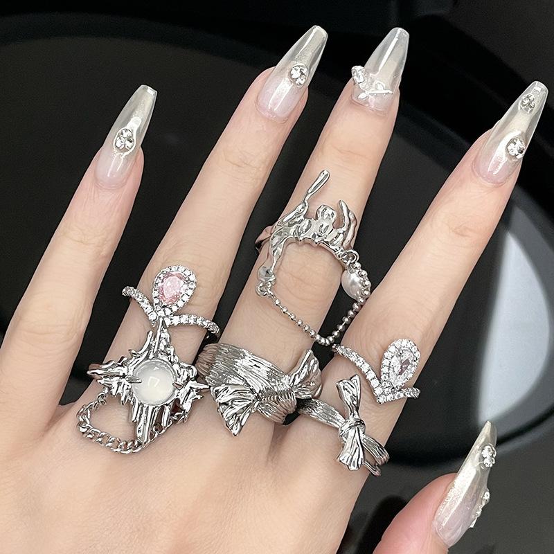 Niche Design Sense Light Luxury High Sense Irregular Fashion Personality Pleated Diamond Ring Women'S Moonstone Open Ring
