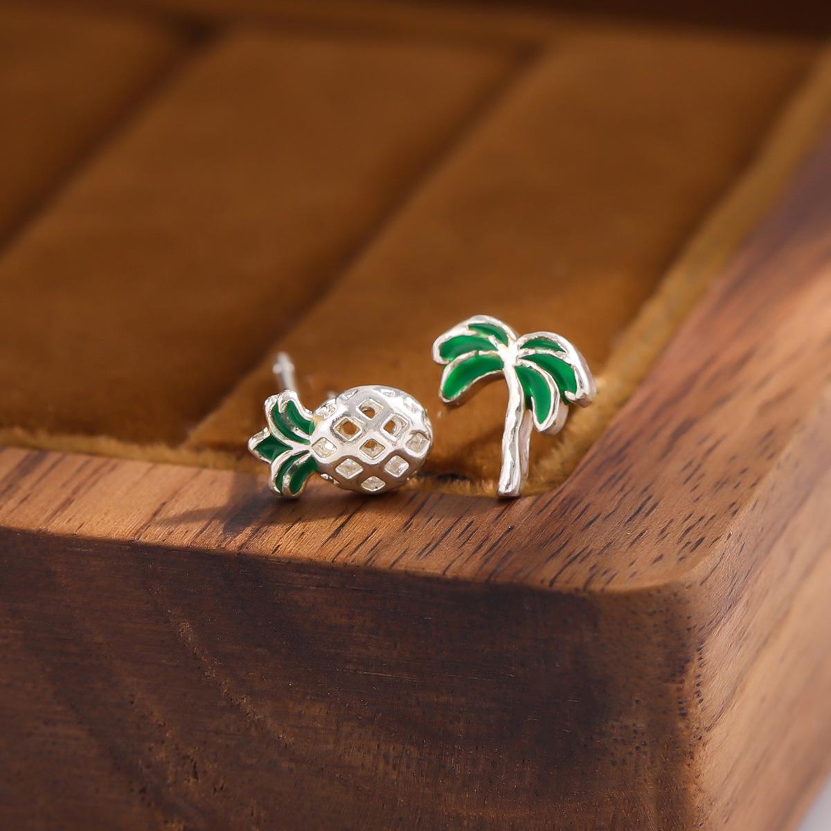 

Trendy Asymmetrical Coconut Tree & Pineapple Stud Earrings for Women