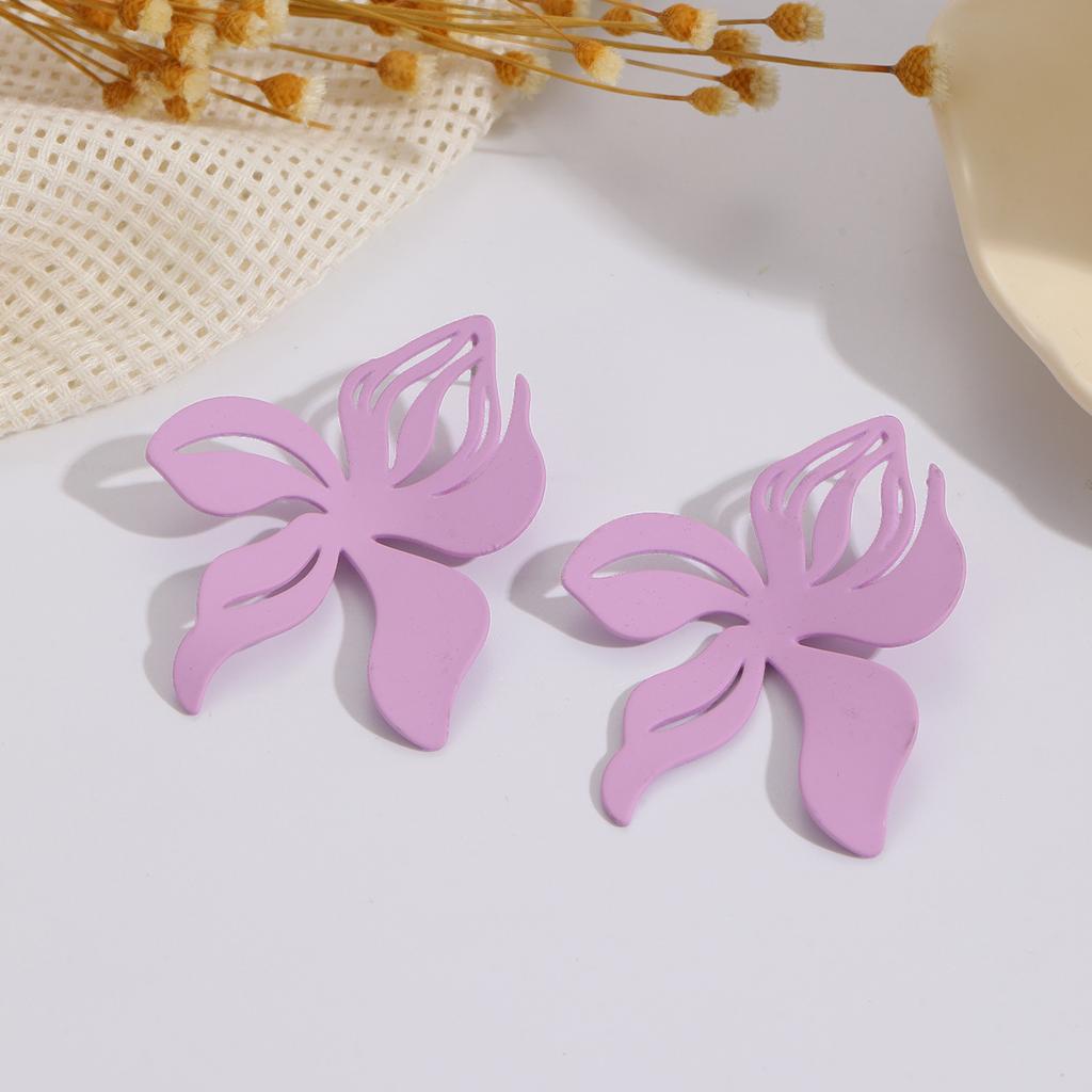 Fashion Exaggerated Spray Paint Flower Earrings Colorful Playful Personality Fresh Women's Earrings Petals Colorful Stud Earrings