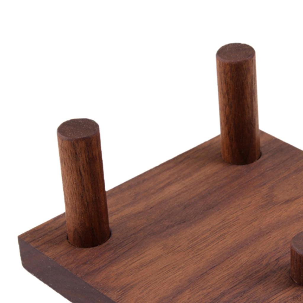 Ausstellungsständer für Schmuck und Gürtelschnallen mit Holzsockel