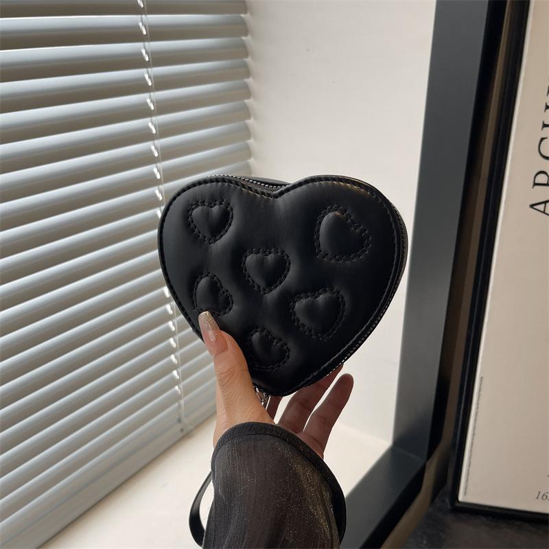 Heart-shaped fashion pleated handbag new simple temperament women's shoulder messenger bag women's