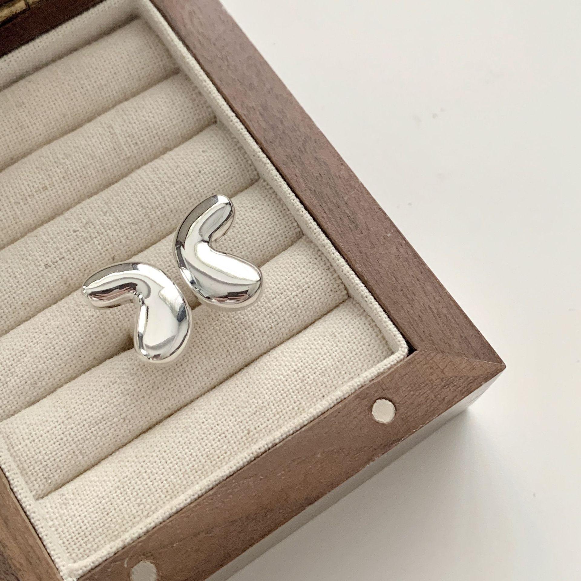 Shiny Adjustable Retro Butterfly Ring for Women - Versatile, Fashionable, and Creative