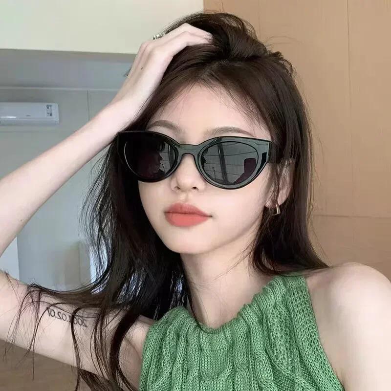 New Trend Sunglasses Women Men PC Frame Green Fashionable Design Retro Casual Fashion Travel Sun Glasses for Female UV400