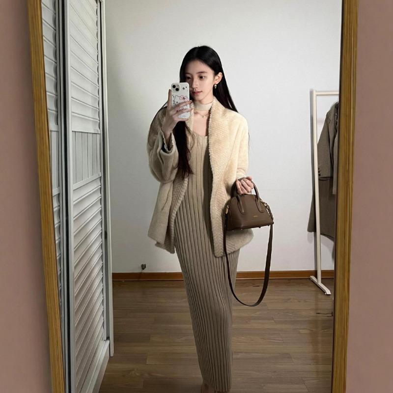 V-neck knitted sweater dress, children's new autumn and winter with coat, bottom lining, slim waist temperament dress