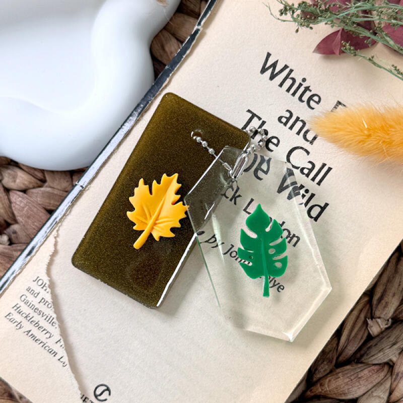 How To Make a Resin Art Maple Leaf Keychain - 1-Person Set