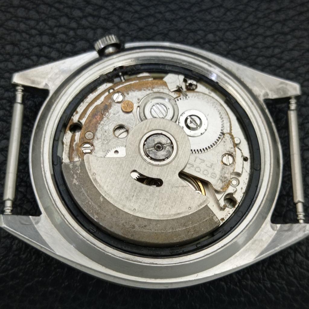 VINTAGE SEIKO AUTOMATIC 7009A JAPAN MENS SILVER COLOR DIAL WATCH a708593-1