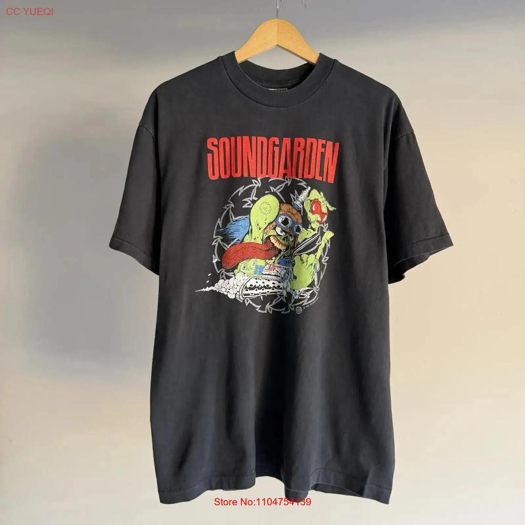 Soundgarden Vintage REPRINT 1991 Badmotorfinger Tour Band T Shirt Seattle Grunge vintage Washed Slightly Stretched Stylish