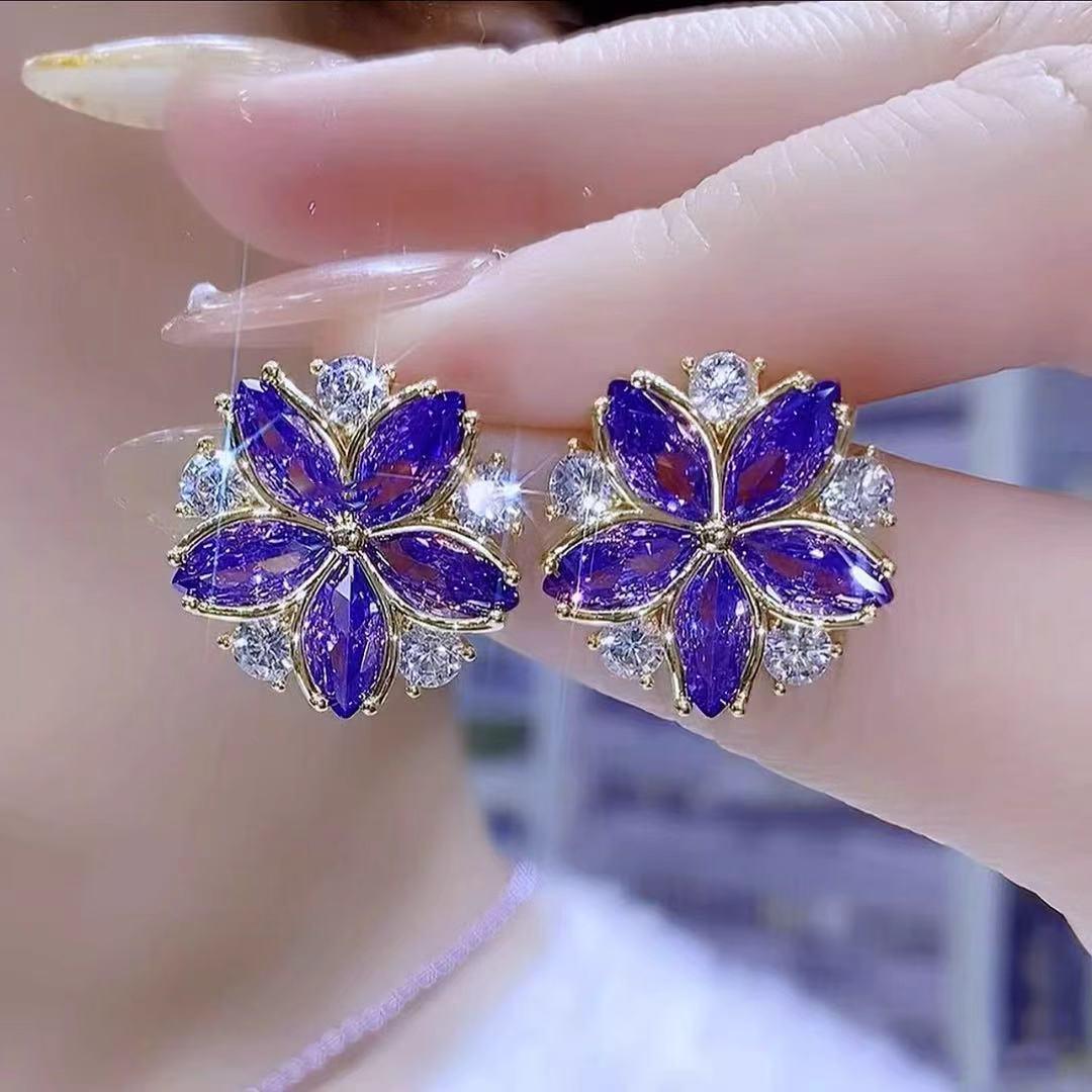 Элегантные серьги-гвоздики  Фиолетовый лепесток  - Уникальные, Высококачественные Дизайнерские Украшения