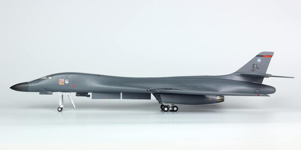 Platz Бомбардувальник ВПС США Lancer Guam Andersen AB Пластикова модель 1/144 B-1B AE144-5