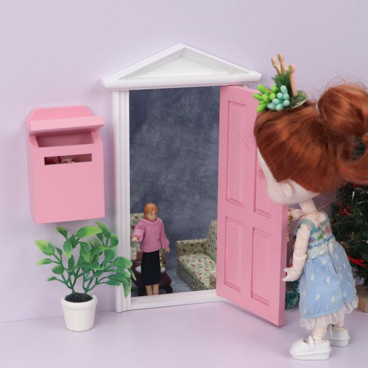 1:12 Pink Roof Dollhouse Door Christmas Decoration Model