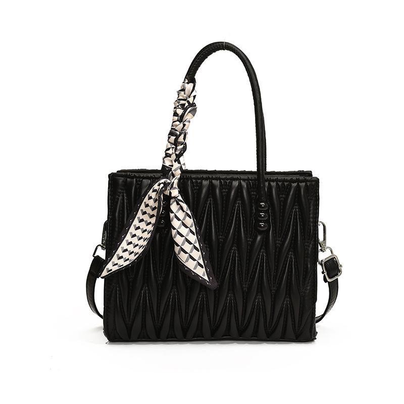 

Handheld women s bag new pleated versatile shoulder tote bag large capacity solid color simple messenger bag one size fits all чорний