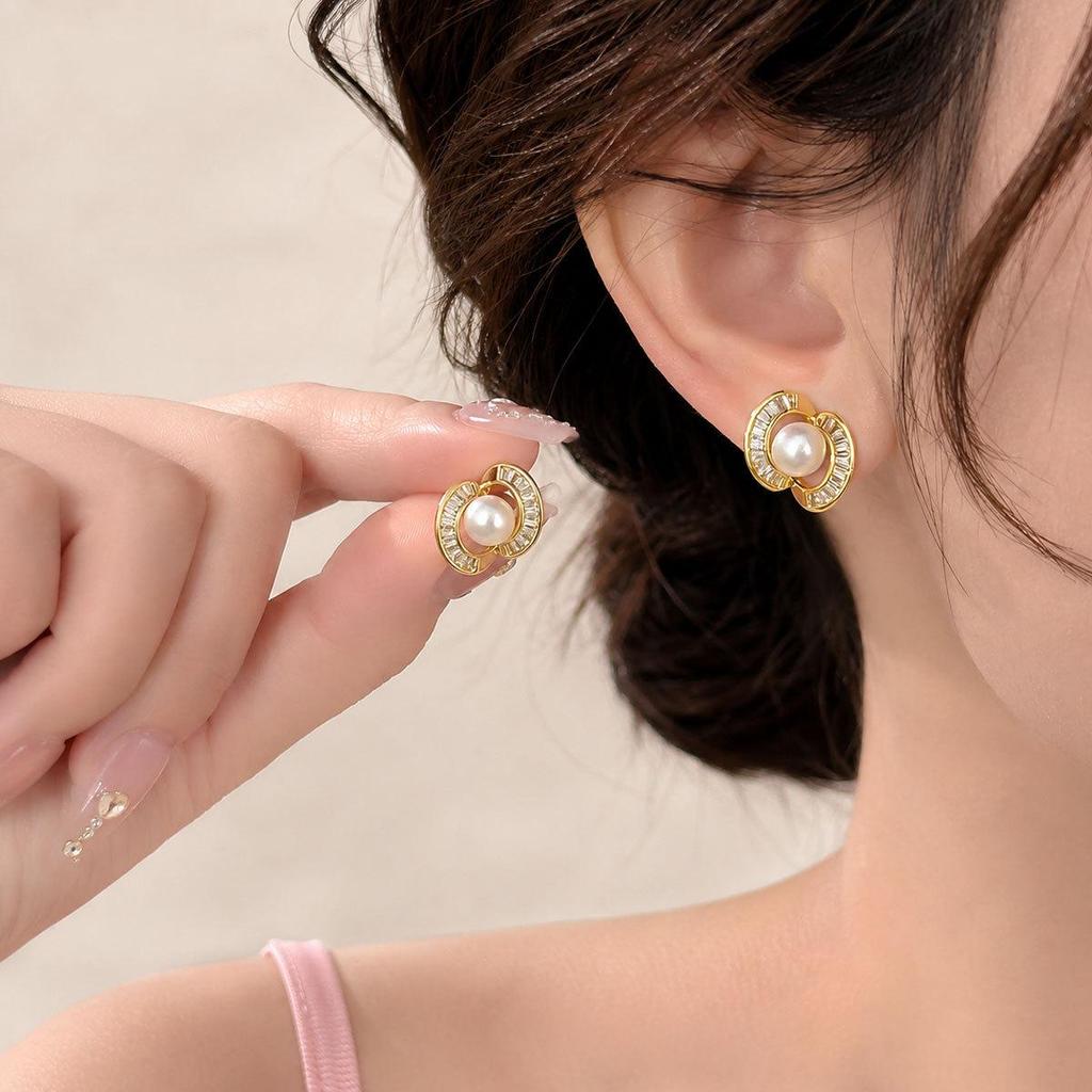 Gold-Plated Crescent Pearl Zirconia Stud Earrings: Starry River Light Luxury Commute Versatile Design