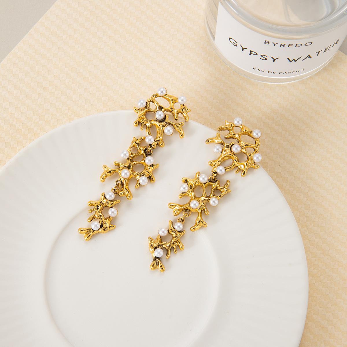 

Преувеличенные и элегантные металлические серьги, длинные нестандартные украшения для ушей с передовыми ощущениями золотой