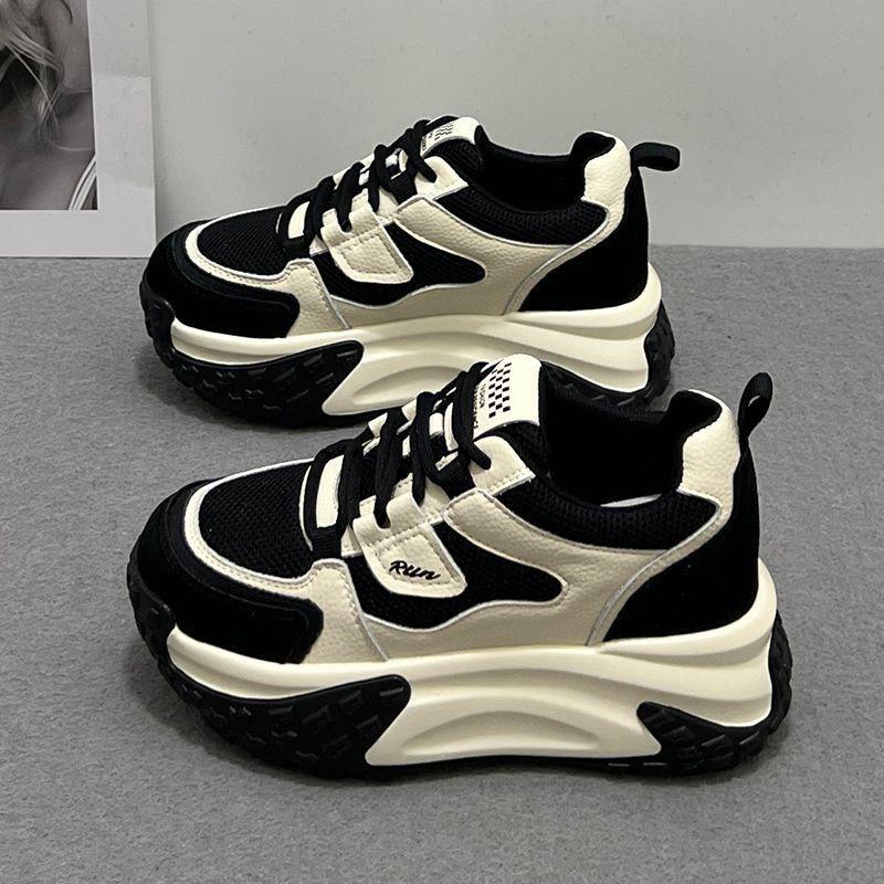 

Женские черные трендовые кроссовки-папы для осени и зимы - увеличивающие рост, мягкие, на толстой подошве и универсальные. 34