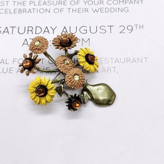 Sunflower Bouquet Shape Brooch with Shiny Rhinestones Flower Plant Pin Suit Lapel Badge Clothing Accessories Wedding Gift