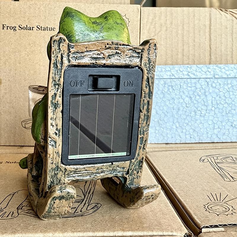 Zonne-LED Schommelstoel Kikker Tuinbeeldje Standbeeld, Waterdicht Buiten Tuin Decoratie Ornament, Ideaal Halloween Kerst Vakantiecadeau