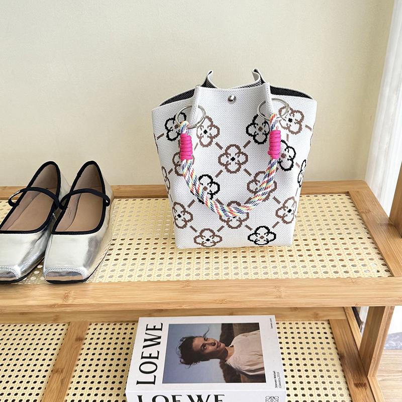 Butterfly Knitted Bucket Bag Women's Fashion Handbag Versatile Knitted Wrist Bag Shopping Handbag Cute Handbag