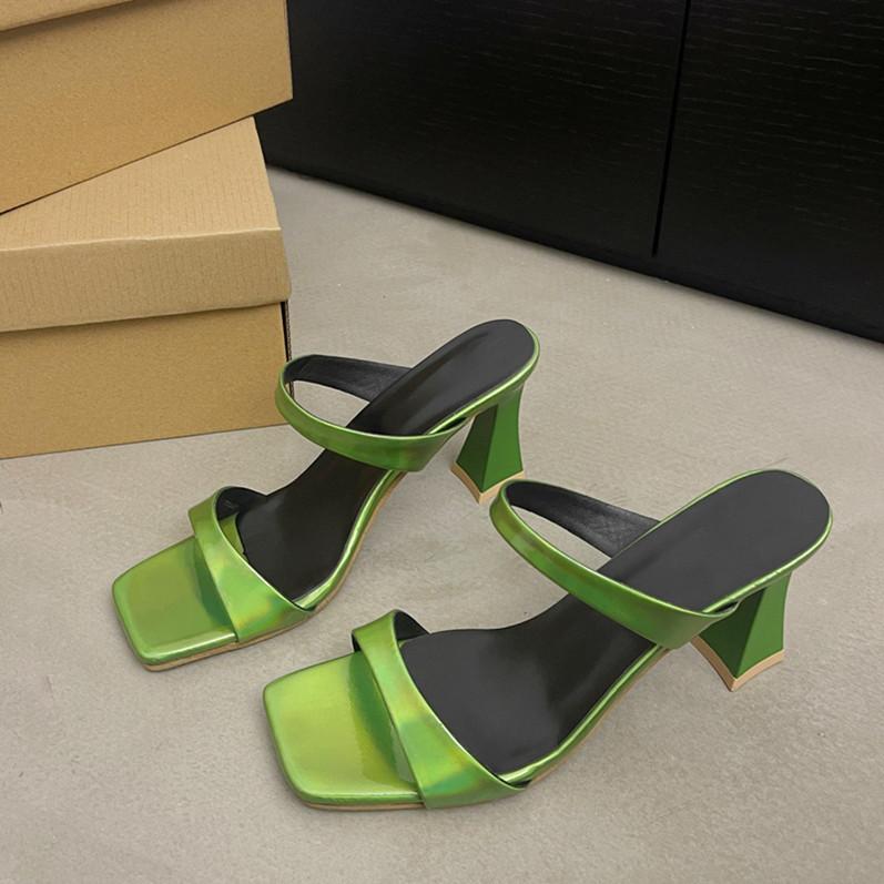 

Класні тапочки на високих підборах жіночі літні 2024 нові великі розміри квадратна голова з відкритим носком на тонкій підборі зовнішні тапочки модні 43 зелений