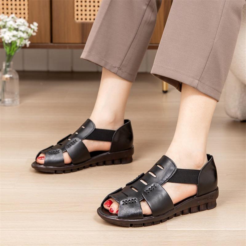 

Летние сандалии для среднего возраста, сандалии с открытым носком, дышащие кожаные, на плоской подошве, с мягкой подошвой, обувь для мам, повседневные сандалии-шлепанцы для женщин 39 чёрный