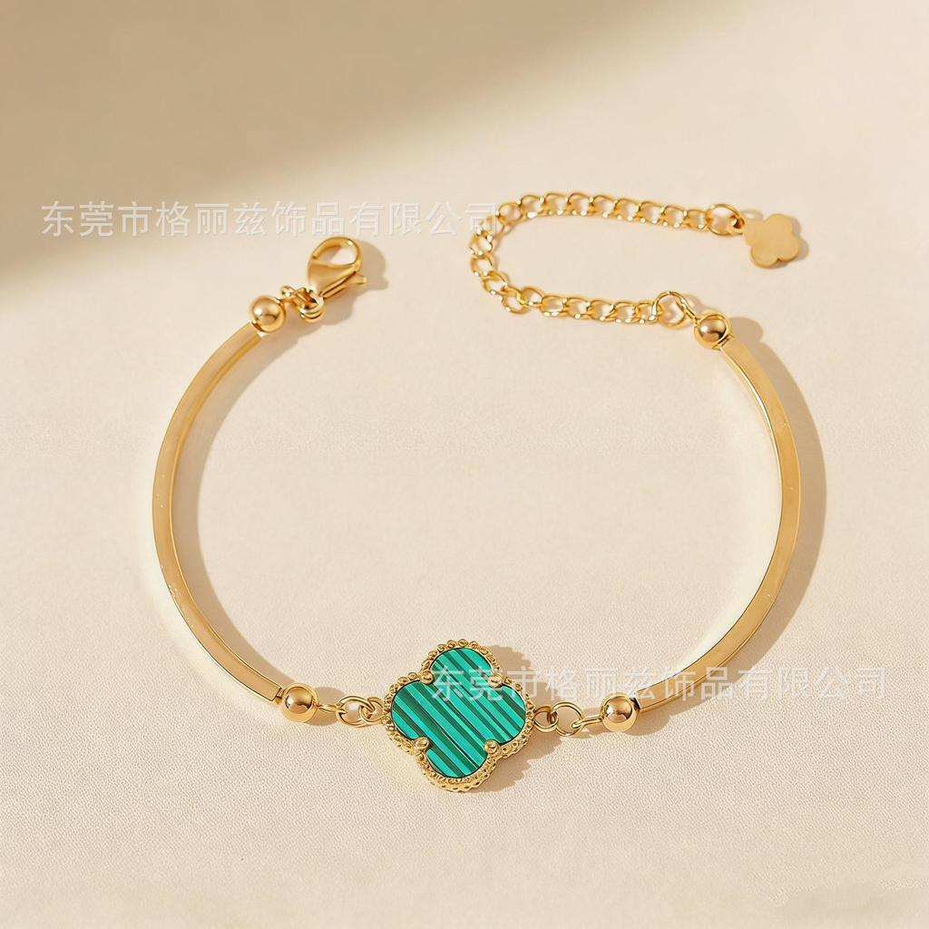 Gold Four-Leaf Clover Bracelet: Elegant, Colorfast & Stylish