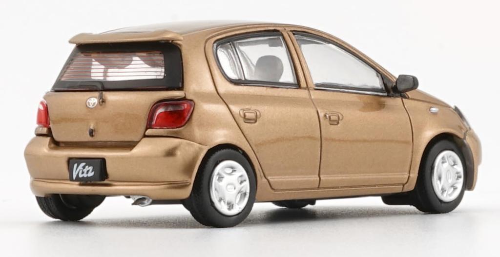 BM CREATIONS Toyota 1998 Zlatá LHD Hotový model 1/64 Vitz/Echo 5-dveřový