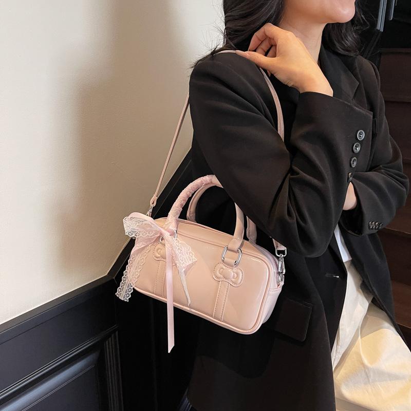 This Year, the Popular Versatile Women's Bag Portable Small Square Bag 2025 New Fashion Niche Design Korean Shoulder Messenger Bag