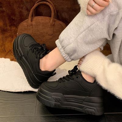 Scarpe bianche da donna versatili con tacco muffin, leggere e con plateau alto, novità 2025 autunno e inverno, popolari scarpe sportive basse
