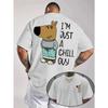 T-shirt da uomo estiva comoda con scollo rotondo, manica corta casual sportiva, stampa a cartoni animati con lettere "I'M JUST A CHILL GUY" a manica corta