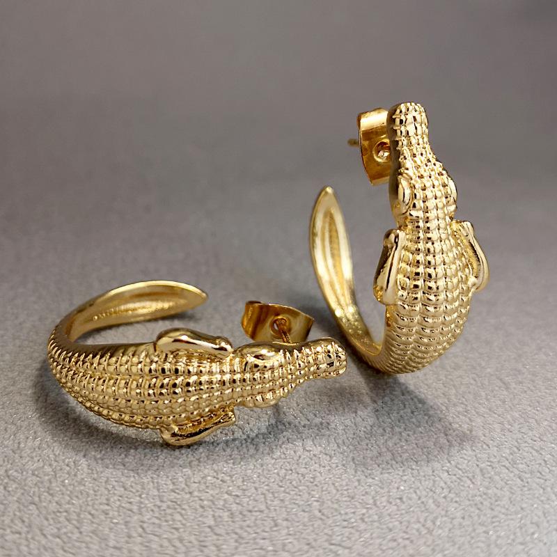 He Cheng Retro Crocodile Alloy Earrings - Unisex Creative Jewelry