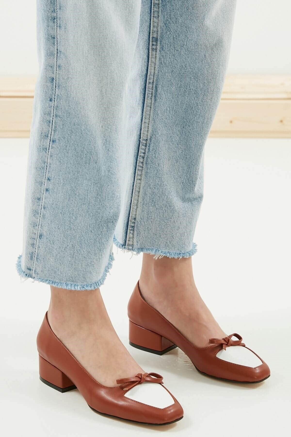 

Женская модная обувь на низком каблуке для повседневного бизнеса