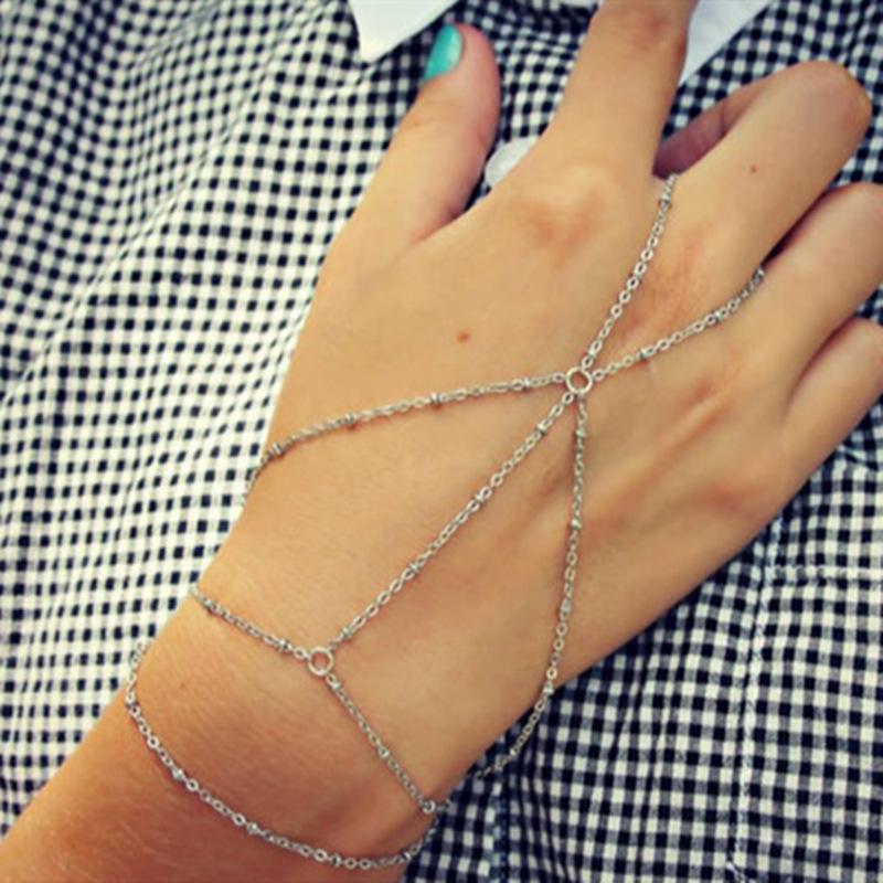 Bracciale Schiava Europeo Creativo in Cristallo Zirconia: Catena Quadrata con Perline e Collegamento al Dito da Donna