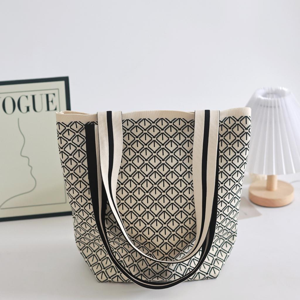 New Women's Knitted Shoulder Bag Large Capacity Bucket Bag for Shopping Commute Crossbody
