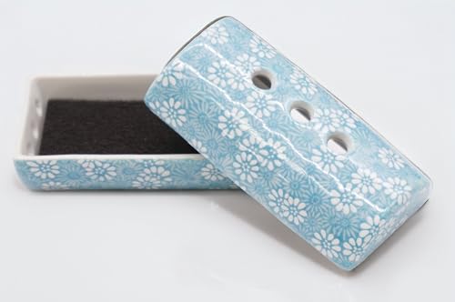 

[Horizontal cylindrical incense burner] A type where incense sticks are placed horizontally. Made in Japan, Mino ware. [Sange (flower petals) in light