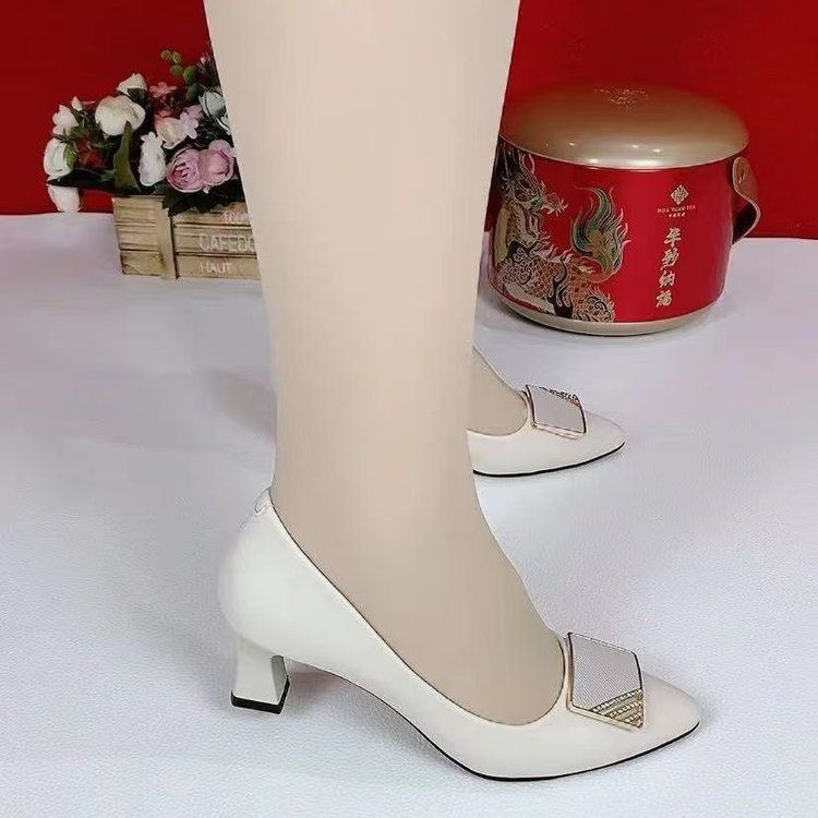 

High heels women s 2025 spring new thick heel leather shoes soft sole middle-aged mother shoes are not tired of mid-heel single shoes 35