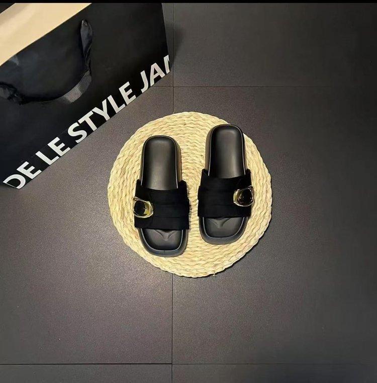 

Su Yinyin has the same thick-soled second uncle slippers, beach shoes, flat-soled fashionable one-word slippers, and women wear summer sandals. 35 чёрный