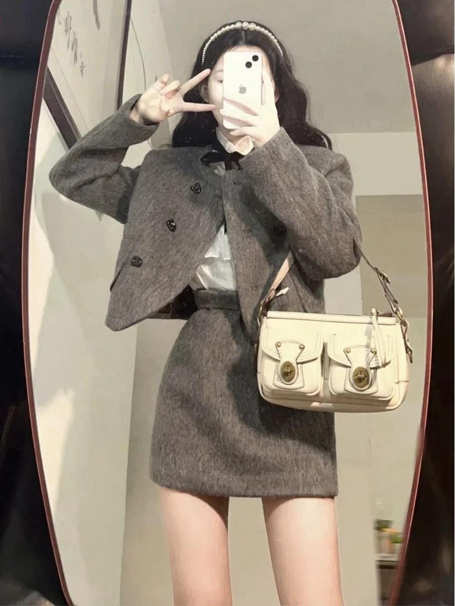 

Женское платье-костюм в студенческом стиле Xiaochan - выпуск осень/зима 2025 г.; Высококачественный, бросающий вызов старению, полный комплект S серый